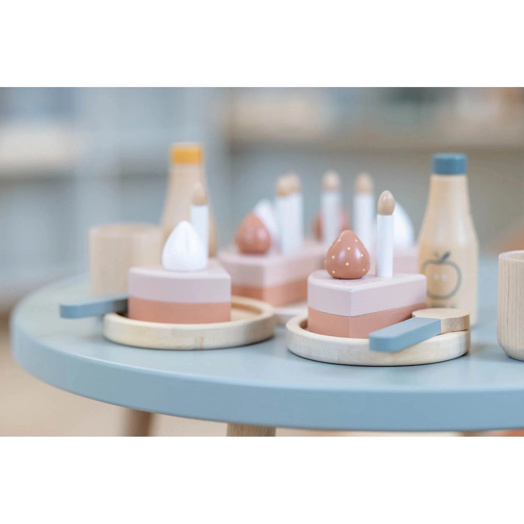 safe and durable wooden toys                   Tableware VARIOUS COLOURS